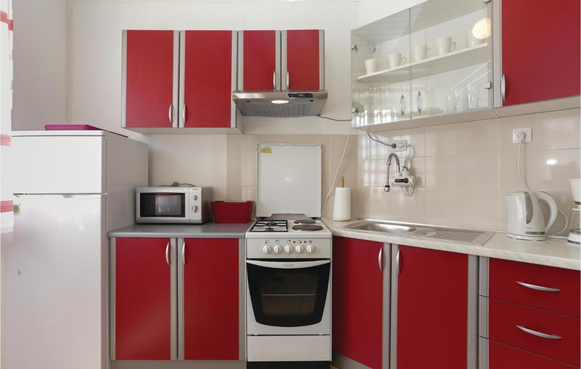 2 Bedroom Stunning Apartment In Kastel Kambelovac Каштела Екстер'єр фото